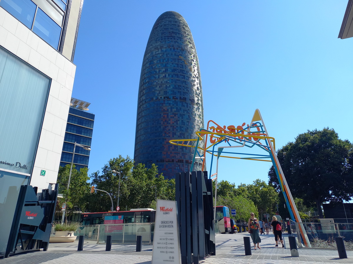 BARCELONA (NEJEN) Z OBLAKŮ, ANEB NEOBYČEJNÁ VYHLÍDKA Z MRAKODRAPU TORRE GLÒRIES